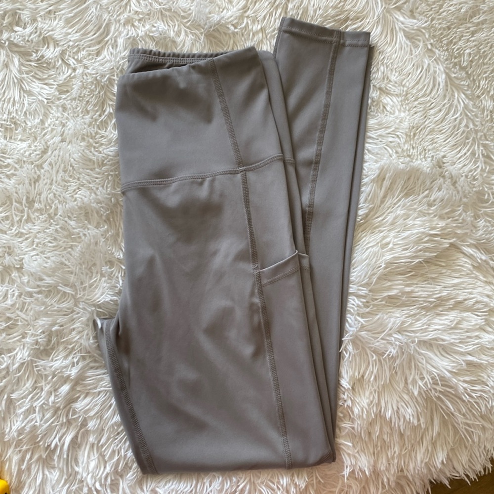 🌼 Swiss Brand Leggings 🌼